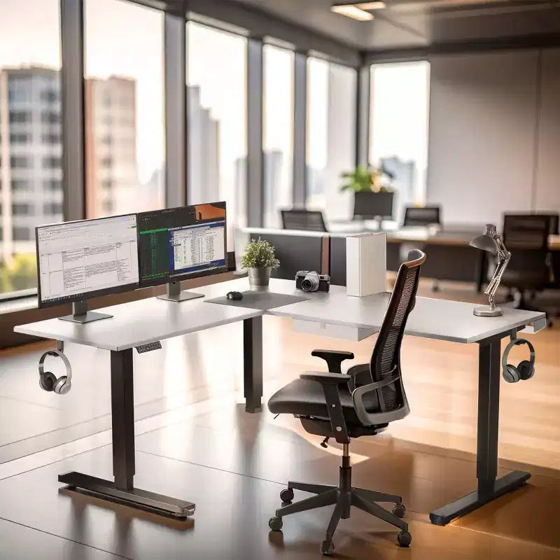 Mount-It! Scrivania ad angolo regolabile in altezza elettricamente XL, telaio nero e piano bianco